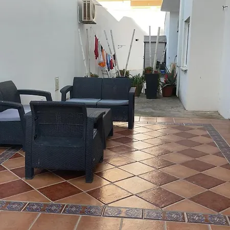 2 Chambres Et 1 Canape Lit Situe *