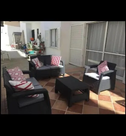 Apartment 2 Chambres Et 1 Canape Lit Situe