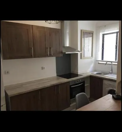 Apartment 2 Chambres Et 1 Canape Lit Situe